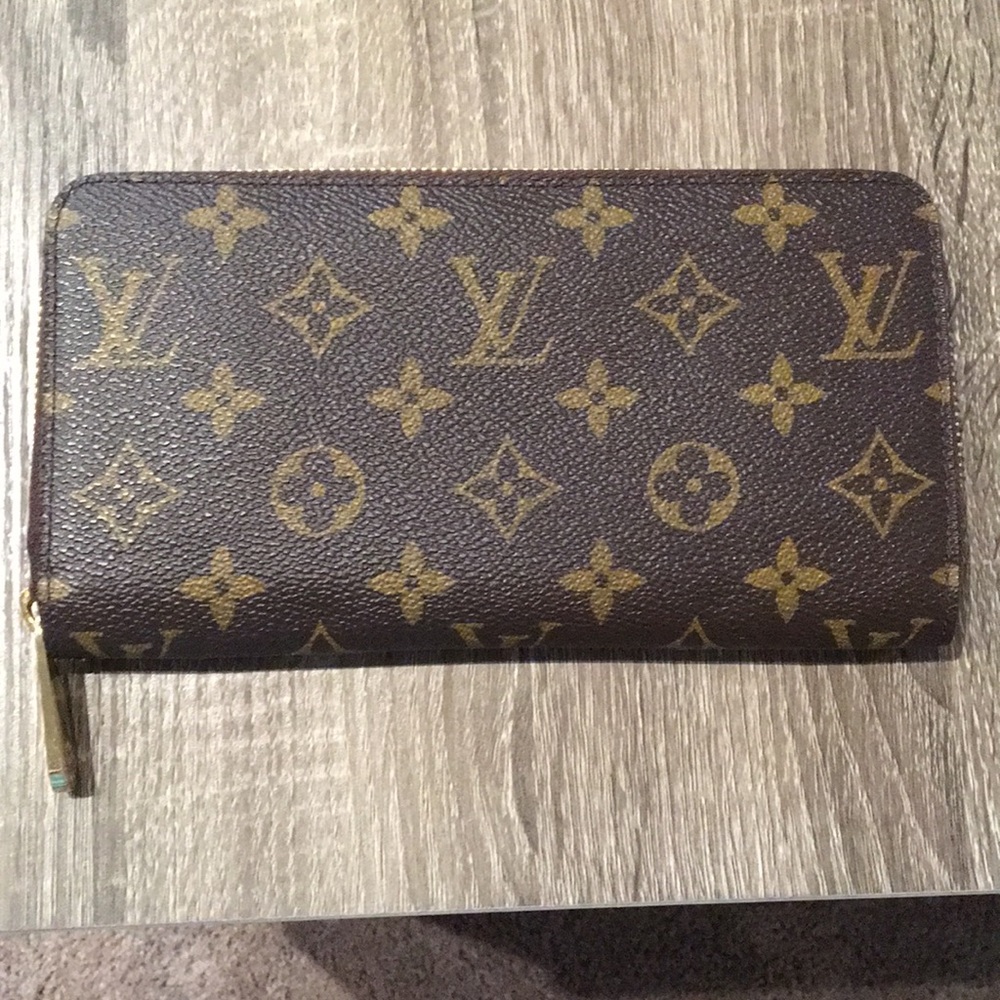 Louis Vuitton Zippy Monogram Wallet